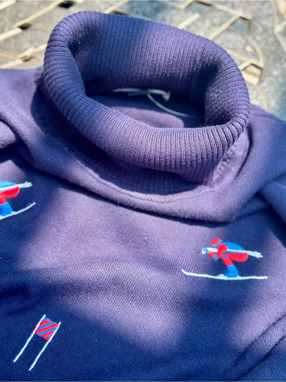 Club Room Ski Sweater Men M Turtleneck Embroidered Skiers NWT Winter